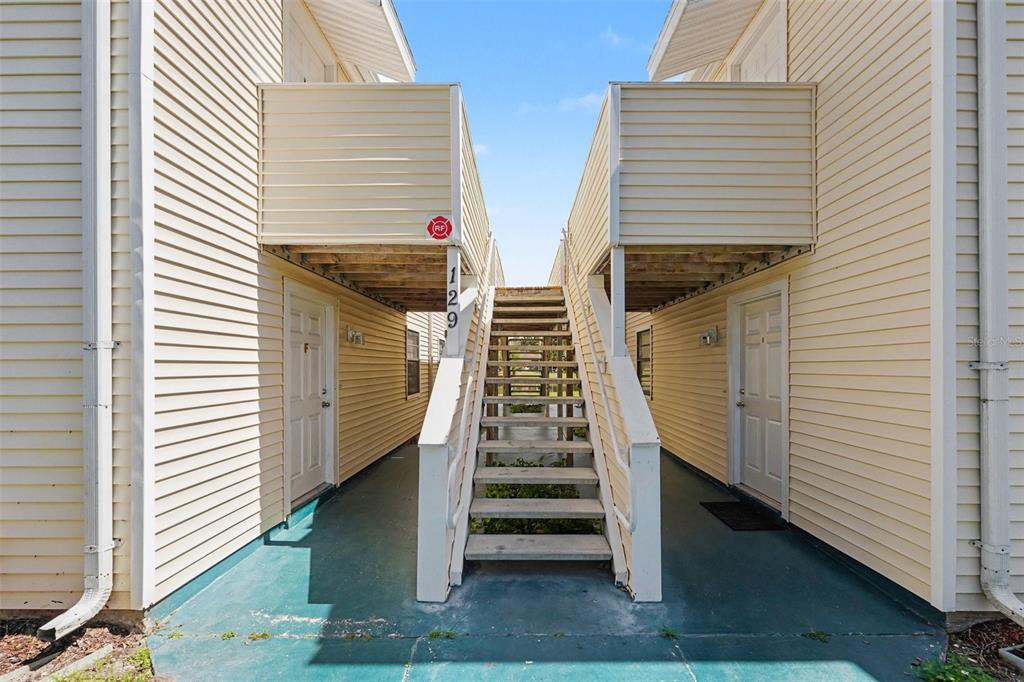 129 Camphor Circle, Unit F Oldsmar, FL 34677 - Photo 4 of 38 a view of entryway