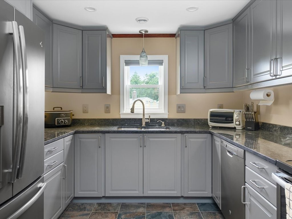 65 Roundway Drive Coventry, RI 02816 - Photo 11 of 18