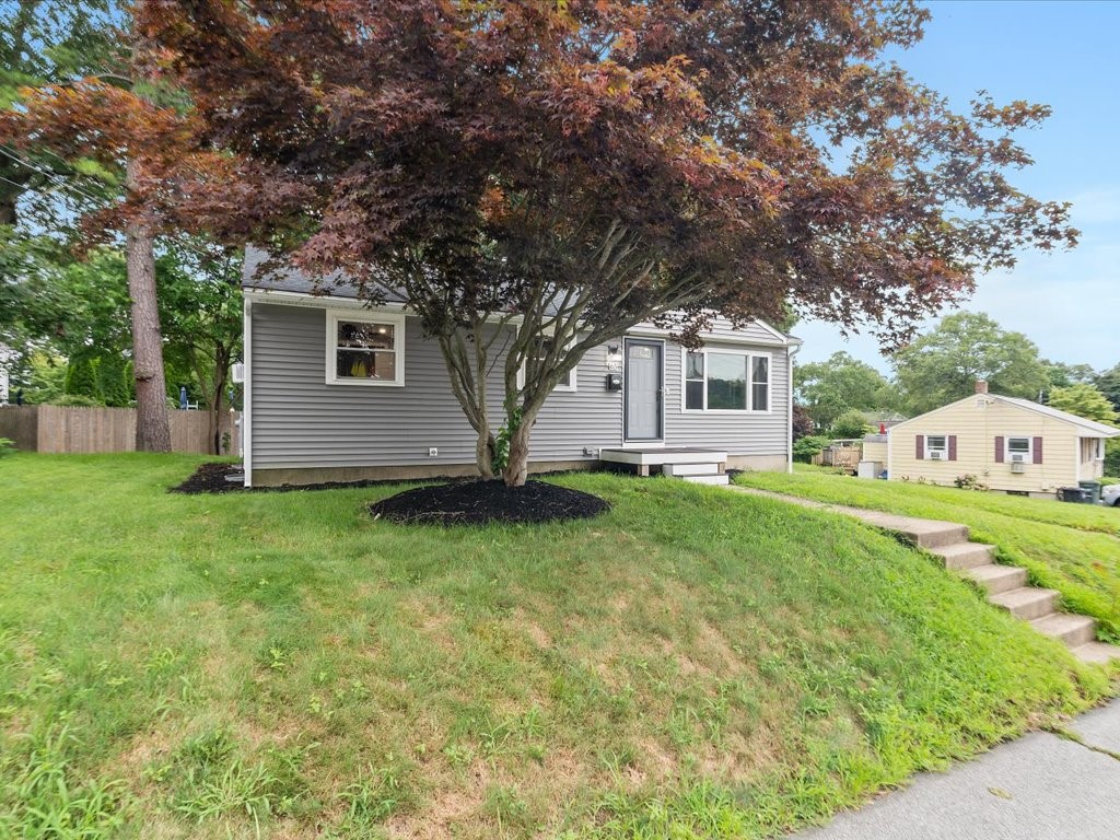 65 Roundway Drive Coventry, RI 02816 - Photo 2 of 18