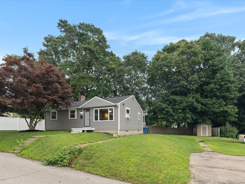 65 Roundway Drive Coventry, RI 02816 - Photo 3 of 18