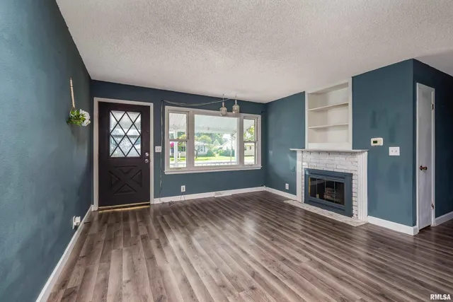 $139,900 | 3823 15th Street, Moline, IL 61265