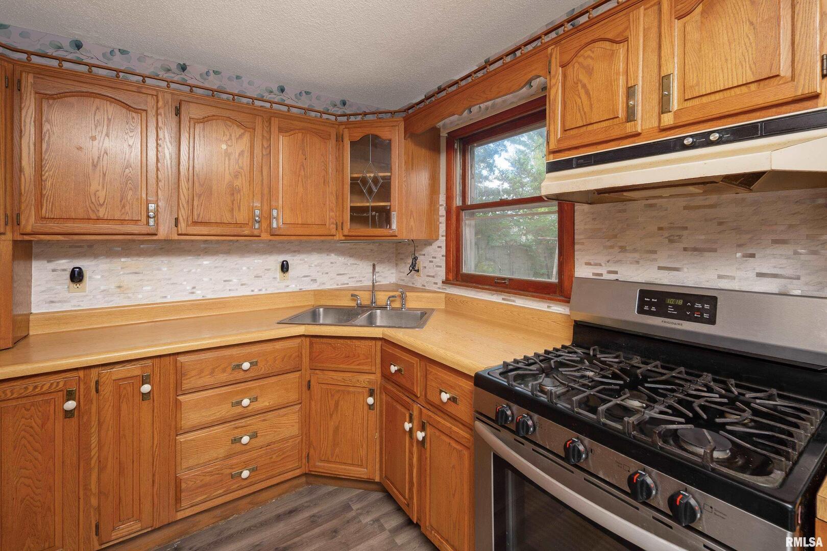 3823 15th Street Moline, IL 61265 - Photo 9 of 21