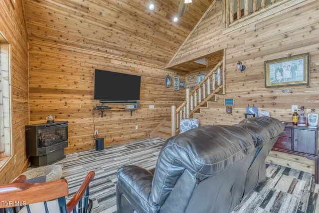 $968,000 | 384 Cross Mountain Road, Shady Valley, TN 37688