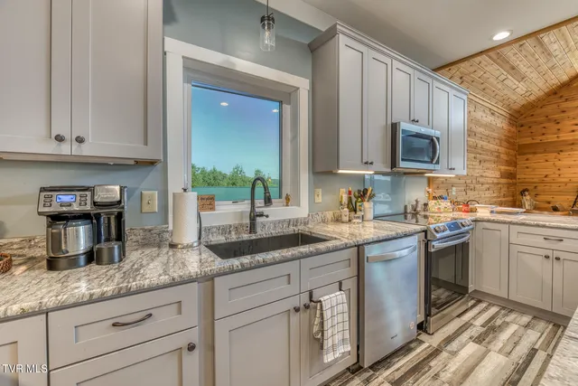 $968,000 | 384 Cross Mountain Road, Shady Valley, TN 37688