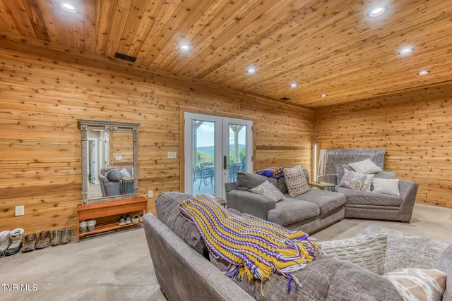 $968,000 | 384 Cross Mountain Road, Shady Valley, TN 37688