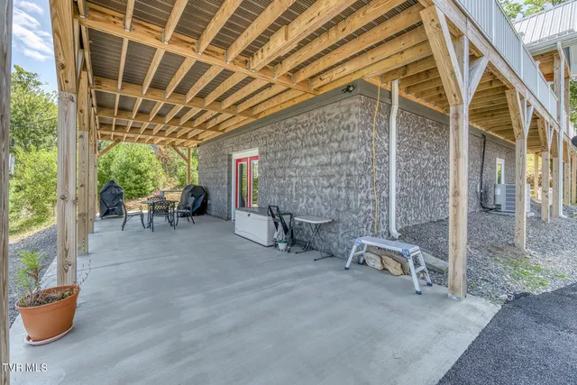 $968,000 | 384 Cross Mountain Road, Shady Valley, TN 37688