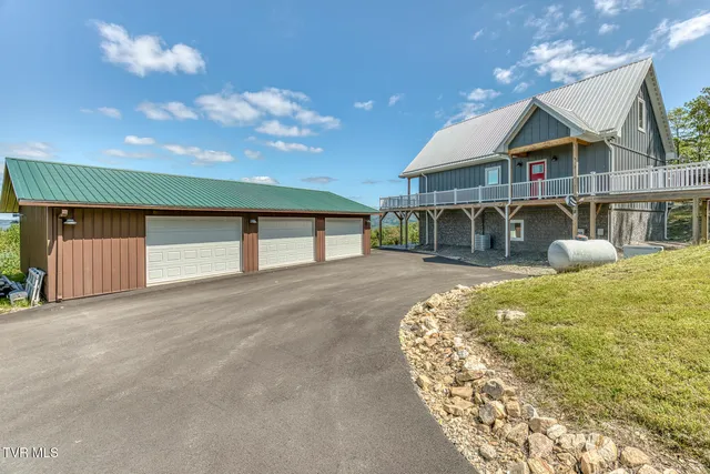 $968,000 | 384 Cross Mountain Road, Shady Valley, TN 37688