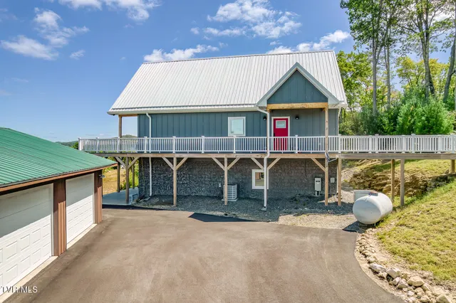 $968,000 | 384 Cross Mountain Road, Shady Valley, TN 37688