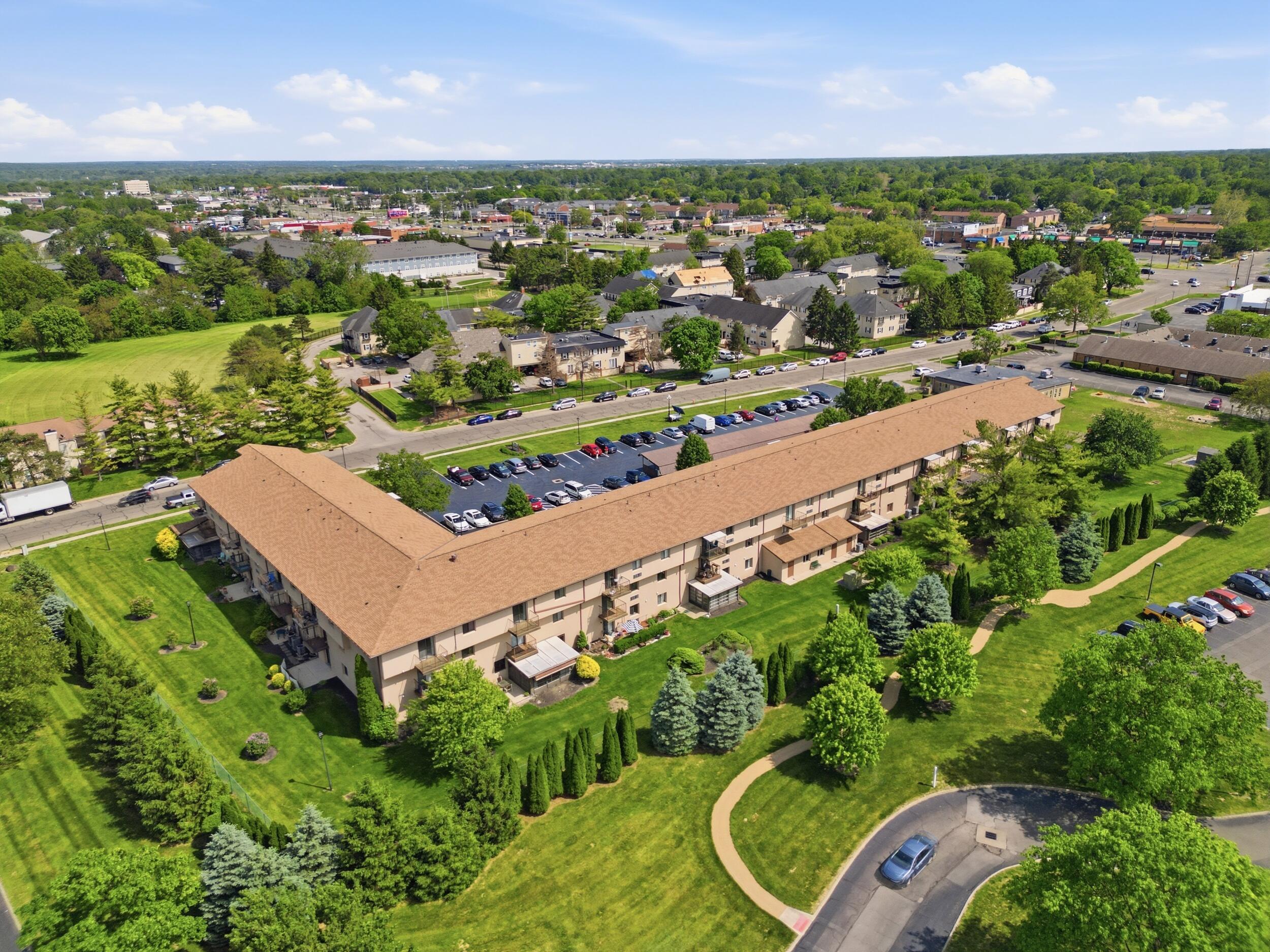5885 Beechcroft Road, Unit 302 Columbus, OH 43229 - Photo 22 of 24 27_dji_0575