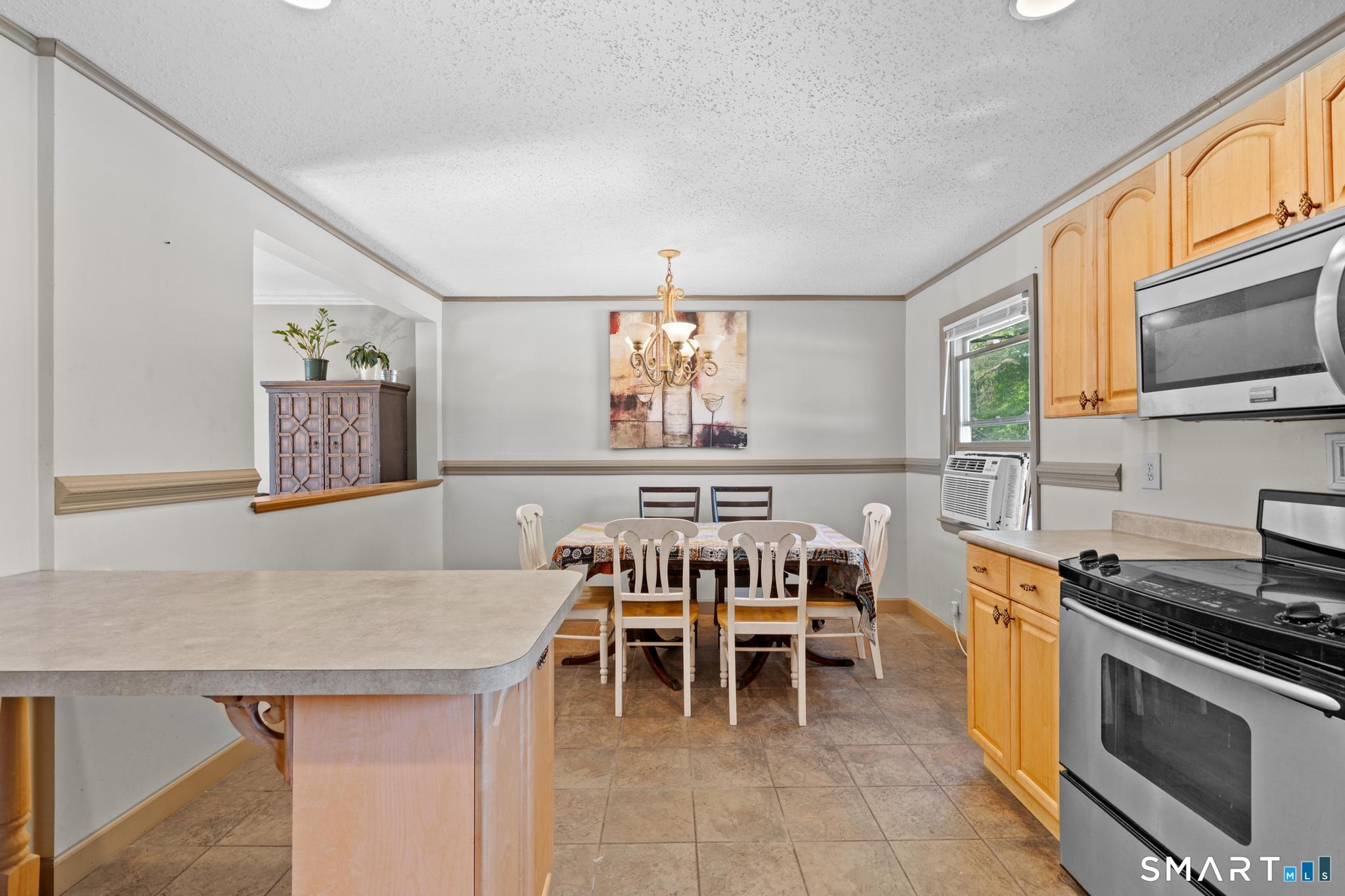 63 Bates Street Hartford, CT 06114 - Photo 5 of 37