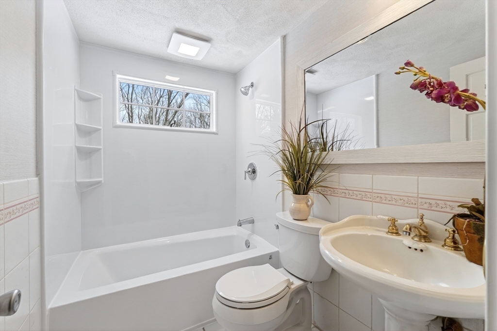 283 Ridgewood Drive Norwood, MA 02062 - Photo 17 of 39