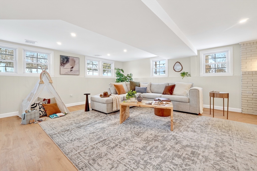 283 Ridgewood Drive Norwood, MA 02062 - Photo 19 of 39