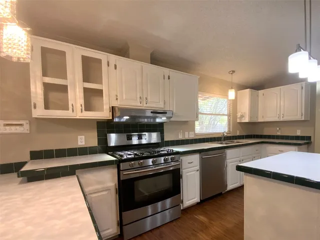 $2,500 | 1301 Lipan Trail, Austin, TX 78733
