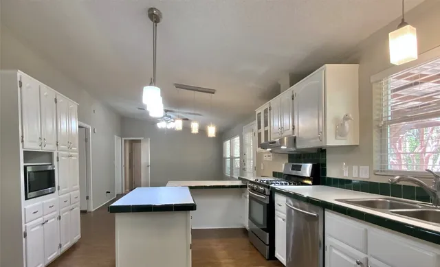 $2,500 | 1301 Lipan Trail, Austin, TX 78733