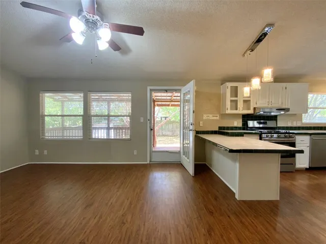 $2,500 | 1301 Lipan Trail, Austin, TX 78733