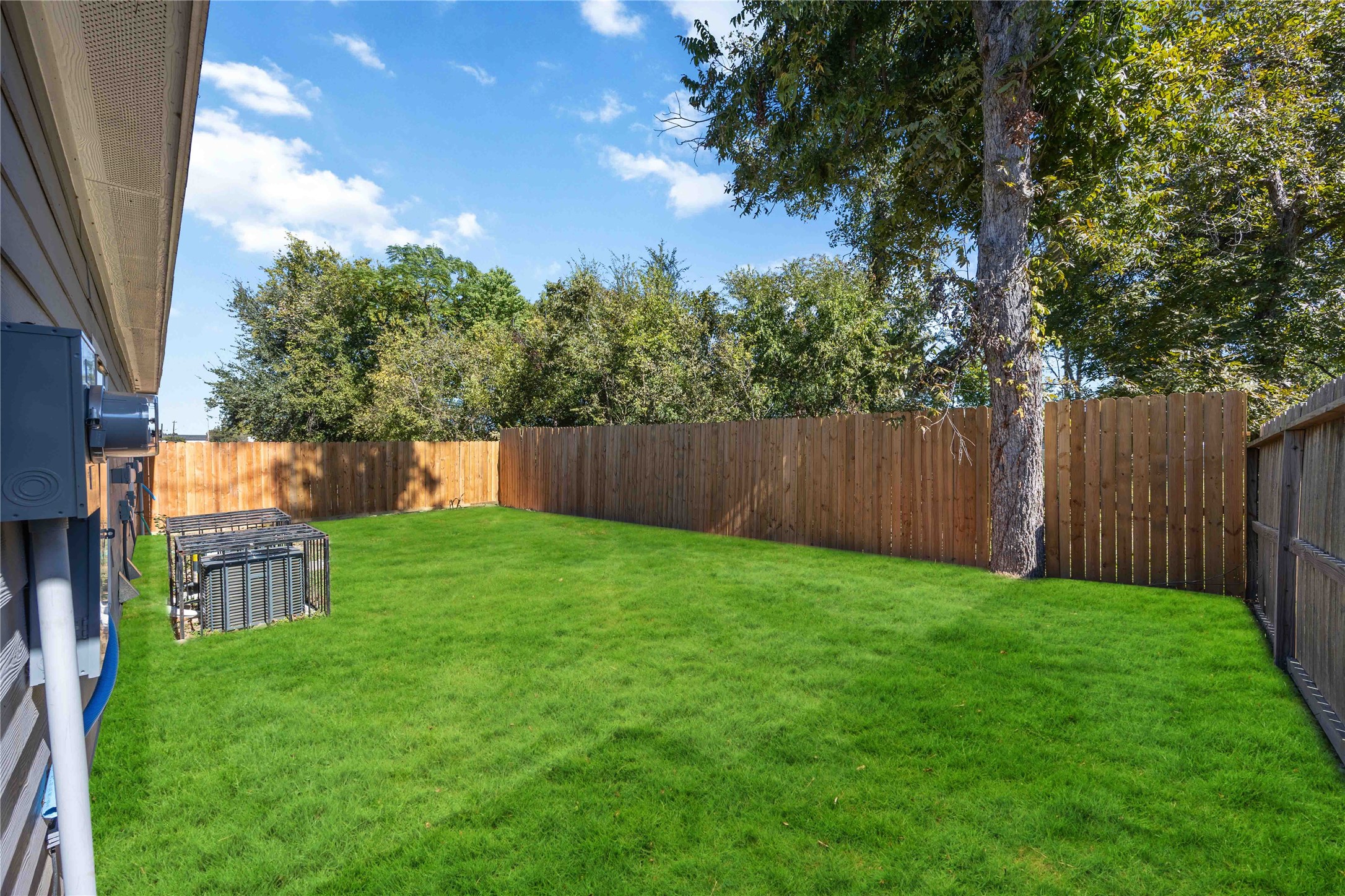 2708 Sam Wilson Street Houston, TX 77020 - Photo 15 of 18 a view of backyard with wooden fence