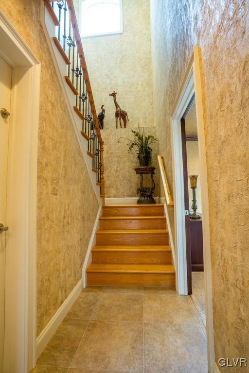 433 Little Creek Drive Nazareth, PA 18064 - Photo 15 of 44 a view of entryway