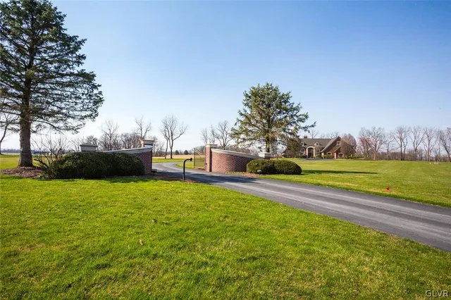 $1,520,000 | 433 Little Creek Drive, Nazareth, PA 18064