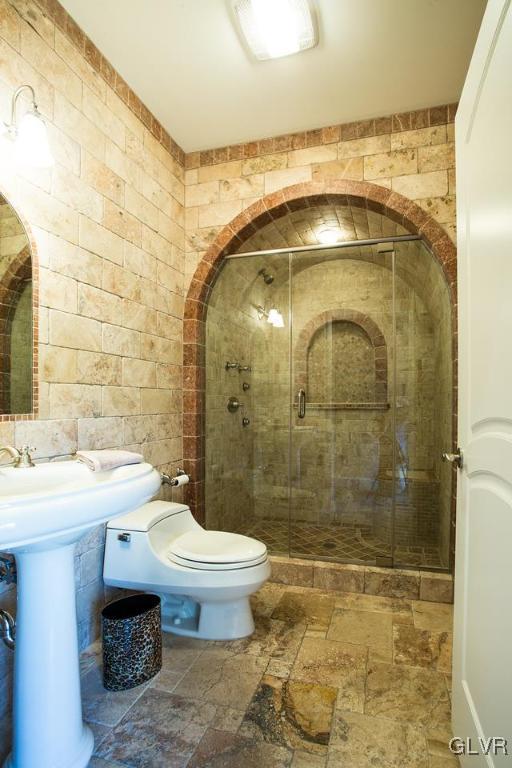 433 Little Creek Drive Nazareth, PA 18064 - Photo 6 of 44 a bathroom with a sink toilet and shower