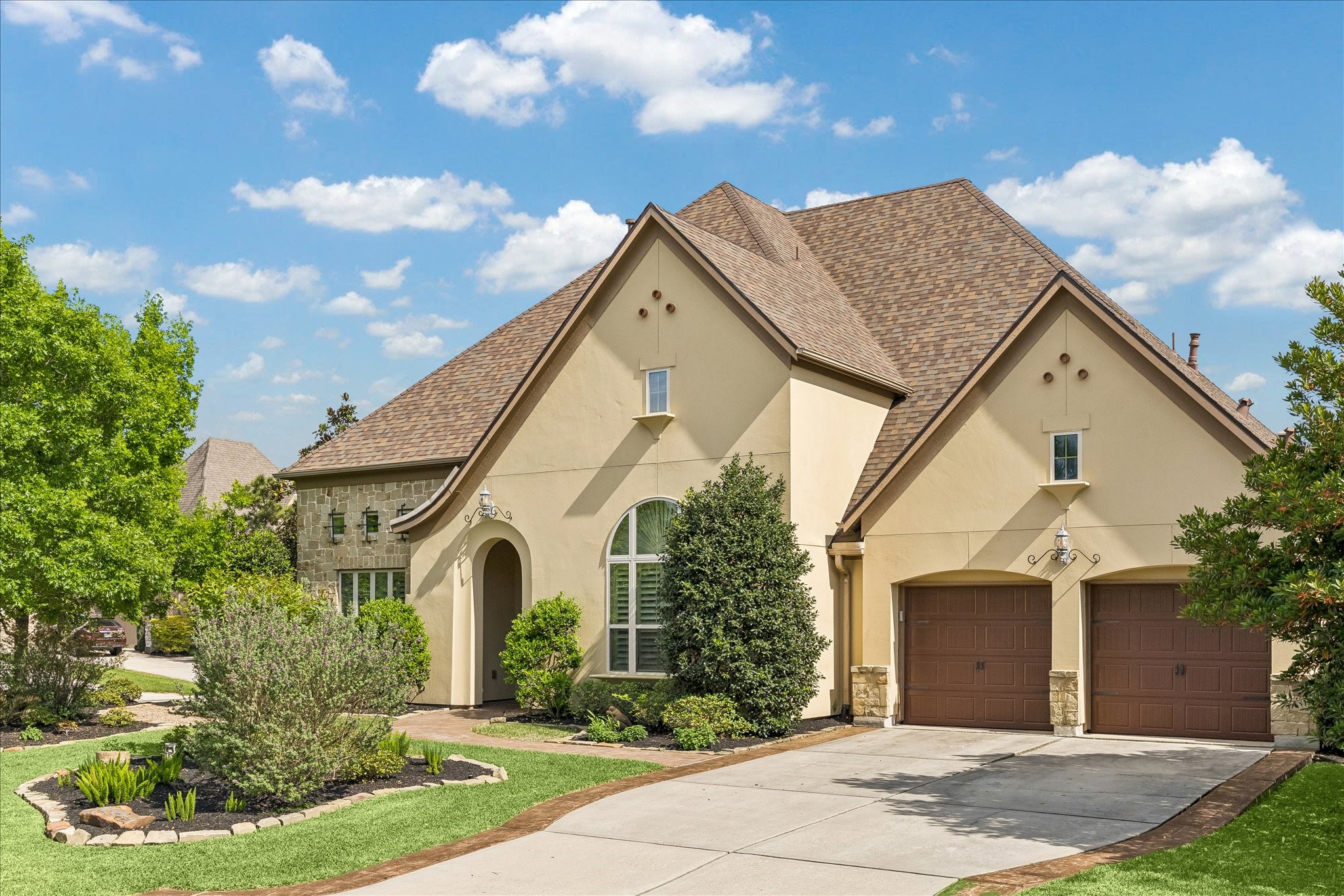 3 Tiburon Court Spring, TX 77389 - Photo 4 of 37 Charming home which includes a two-car garage.