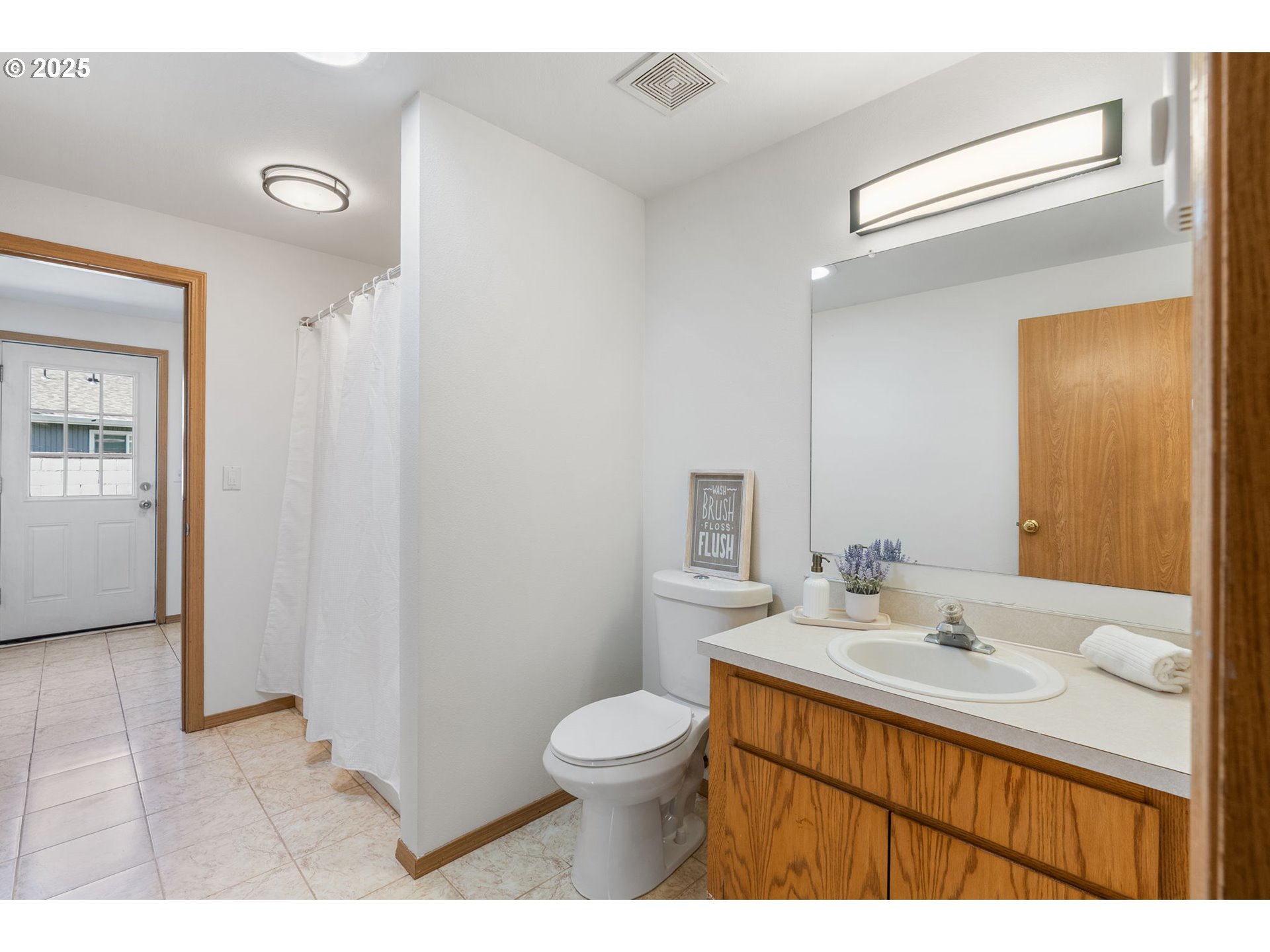 3196 Midway Road Hood River, OR 97031 - Photo 19 of 44 a bathroom with a sink a toilet and a mirror