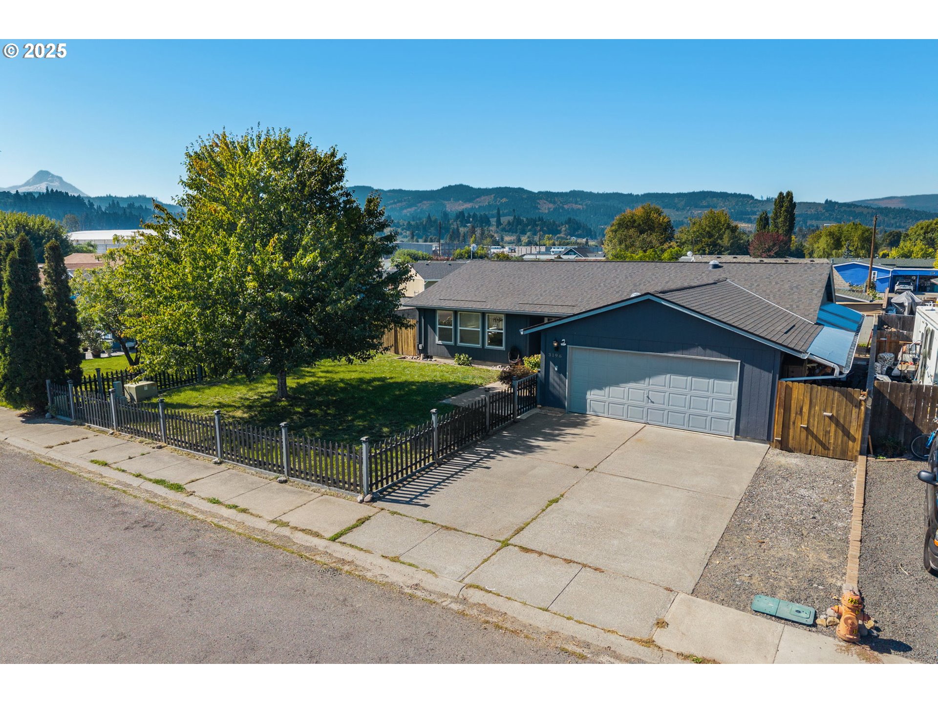 3196 Midway Road Hood River, OR 97031 - Photo 2 of 44 a view of a patio with a table and chairs