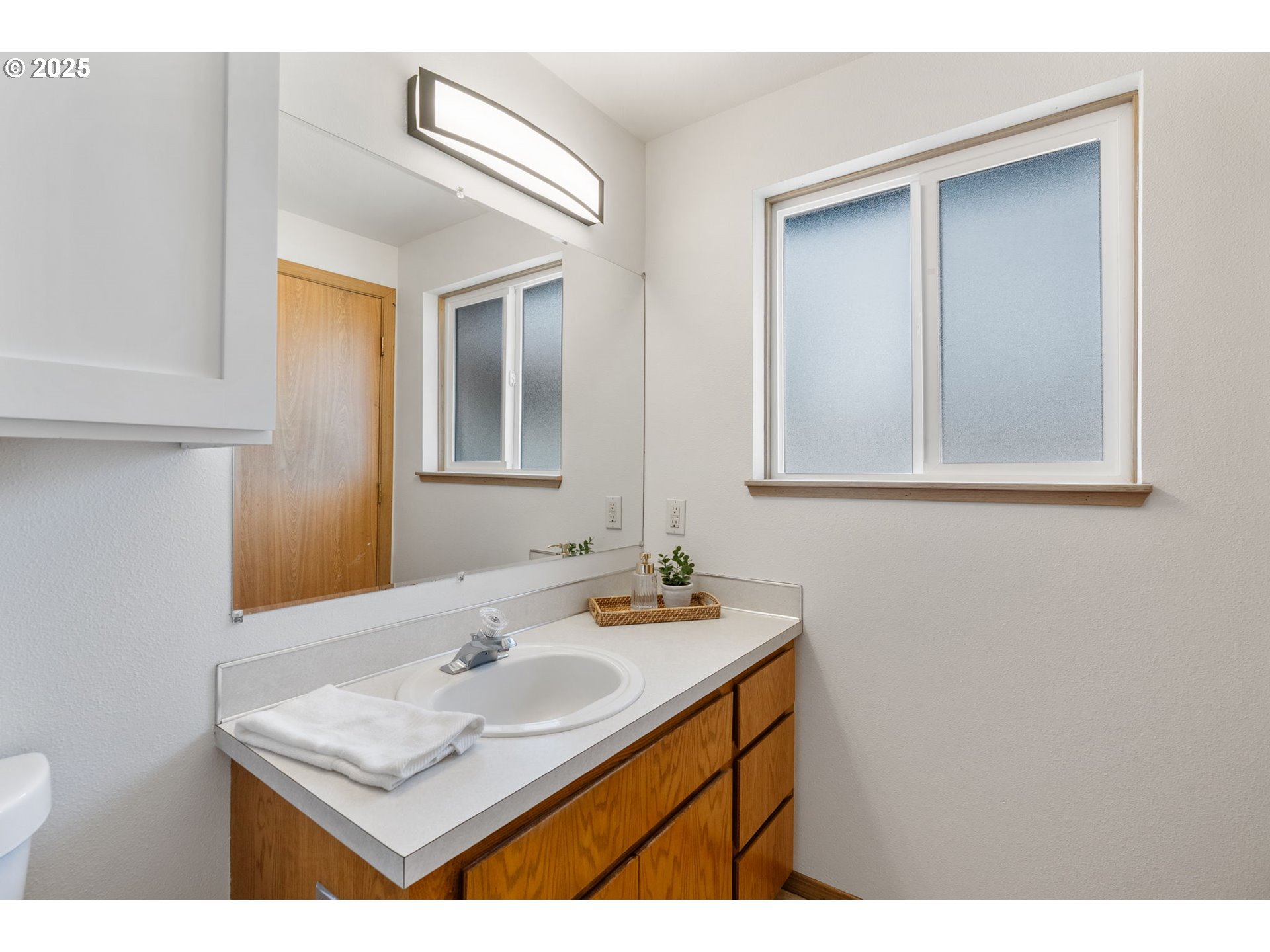 3196 Midway Road Hood River, OR 97031 - Photo 24 of 44 a bathroom with a sink vanity and a mirror