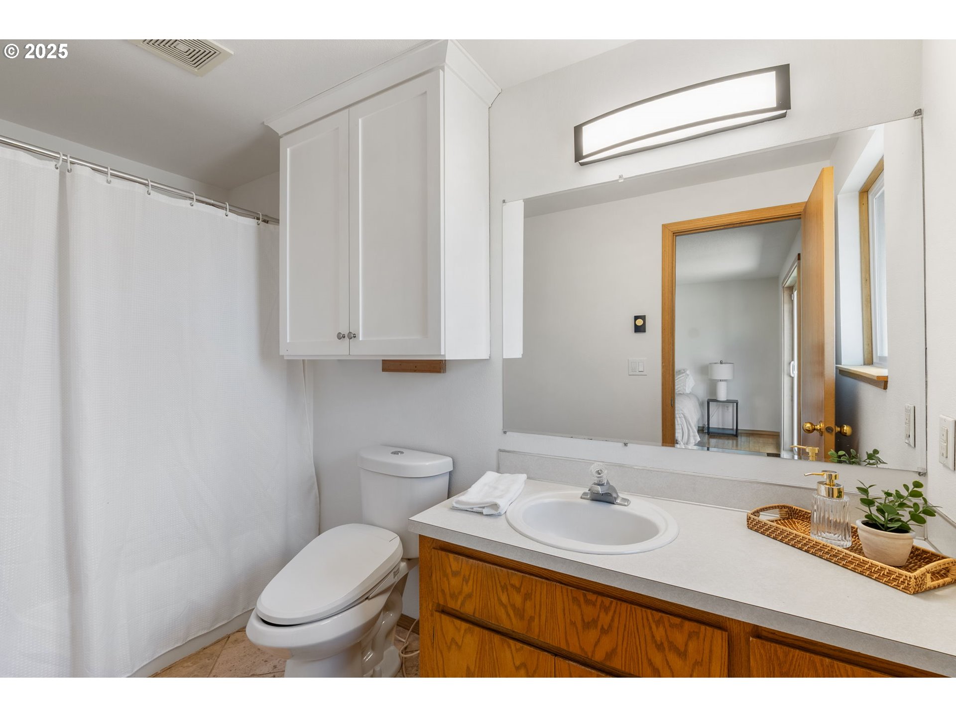 3196 Midway Road Hood River, OR 97031 - Photo 25 of 44 a bathroom with a sink toilet and mirror