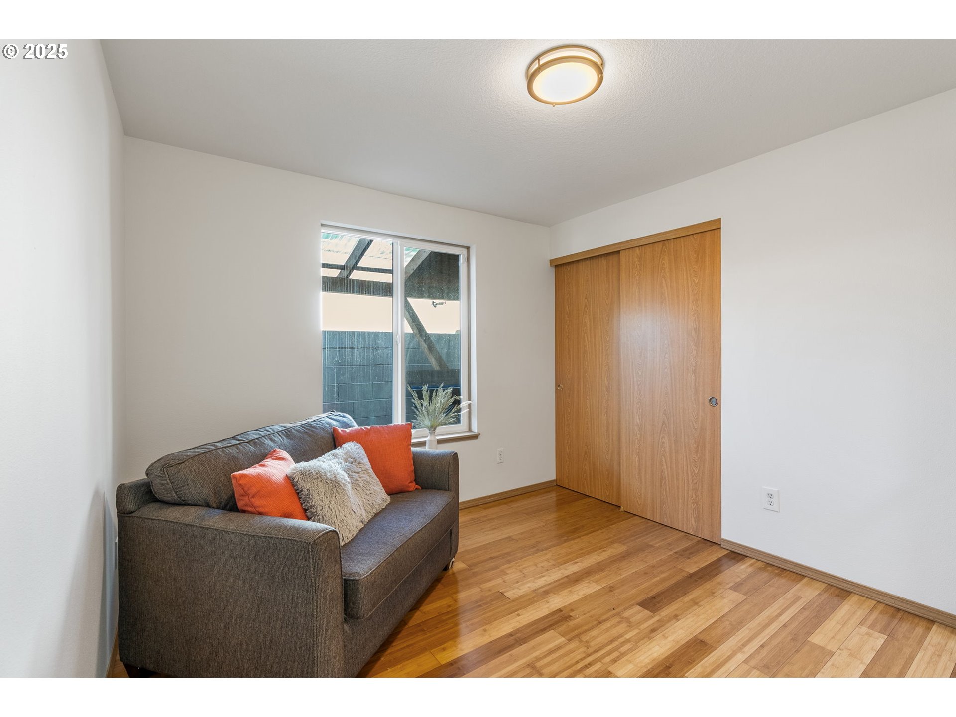 3196 Midway Road Hood River, OR 97031 - Photo 26 of 44 a living room with furniture and a window