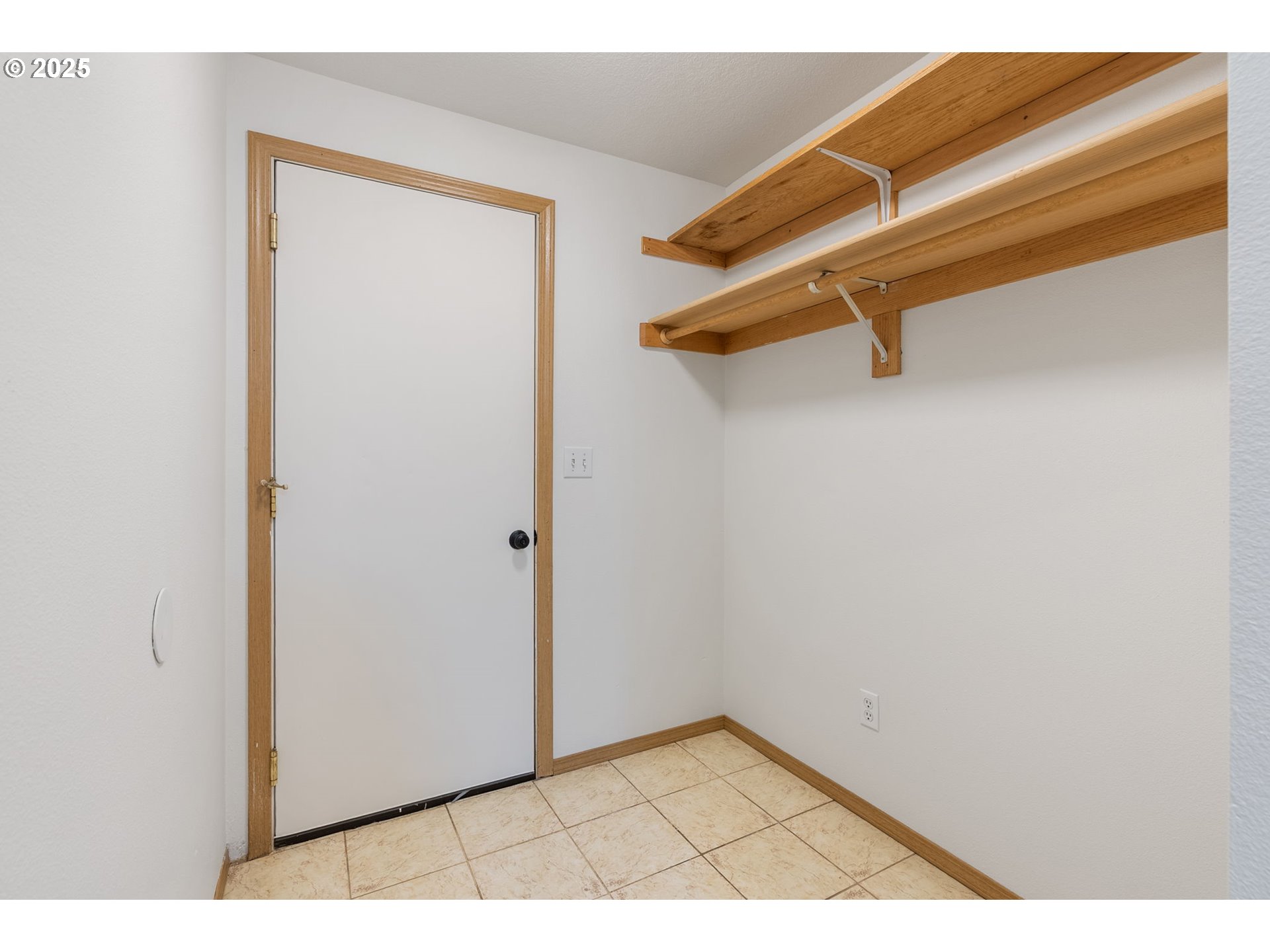 3196 Midway Road Hood River, OR 97031 - Photo 32 of 44 a view of small space with racks on the wall