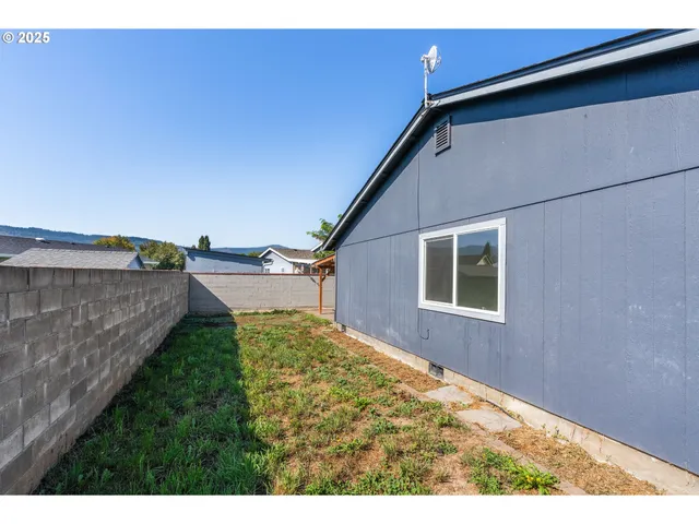 $580,000 | 3196 Midway Road, Hood River, OR 97031