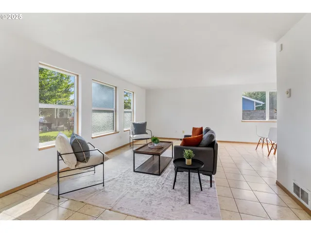 $580,000 | 3196 Midway Road, Hood River, OR 97031