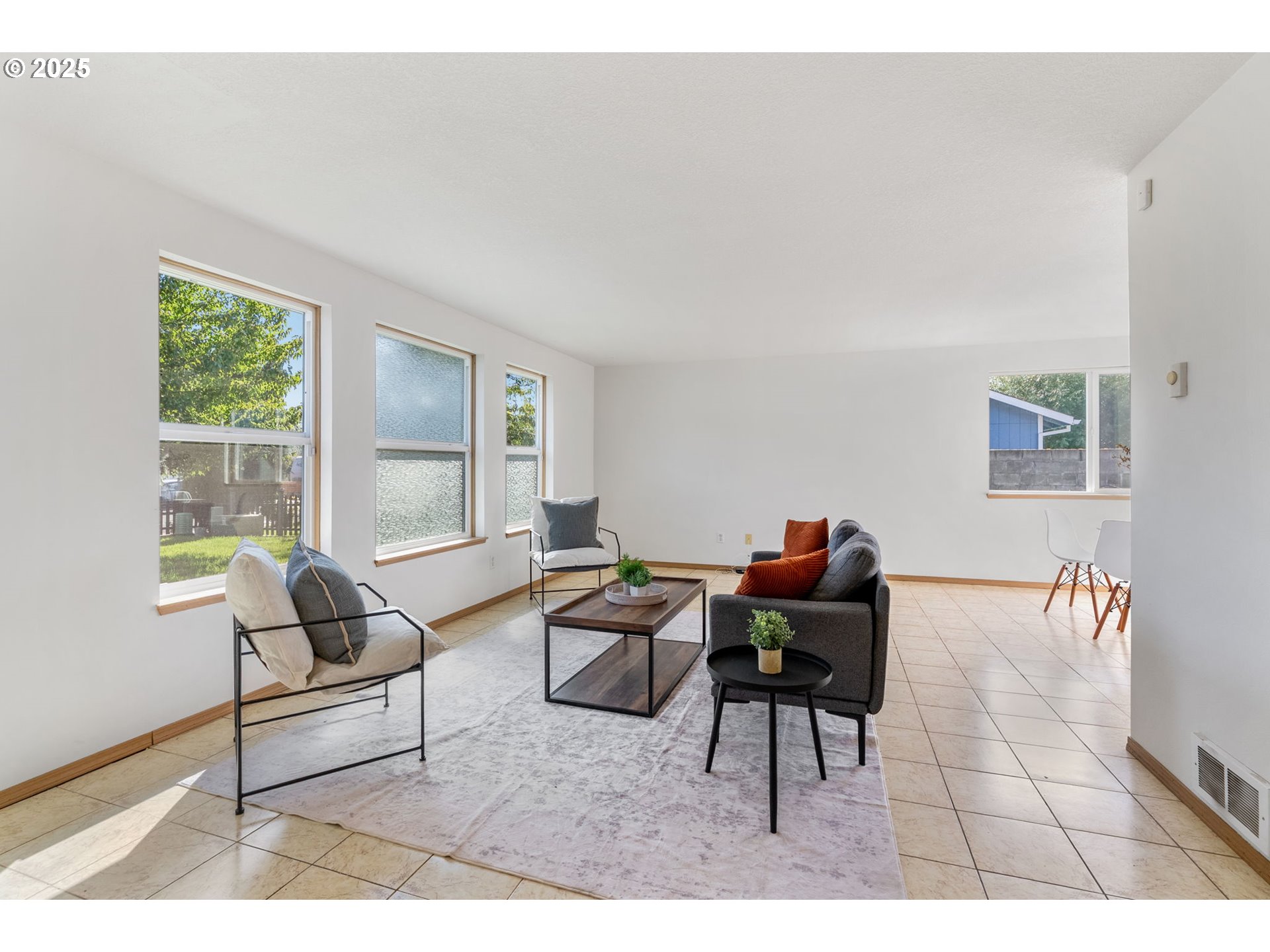 3196 Midway Road Hood River, OR 97031 - Photo 7 of 44 a living room with furniture and a window