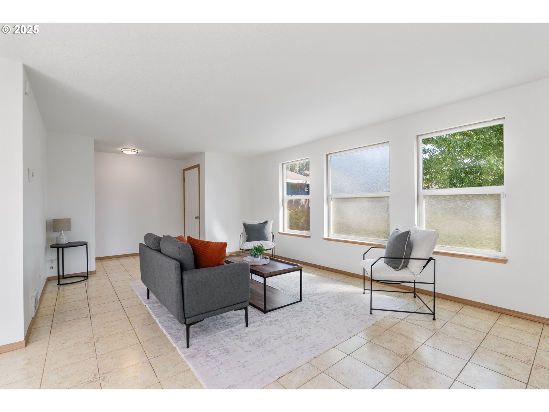 3196 Midway Road Hood River, OR 97031 - Photo 8 of 44 a living room with furniture and a window