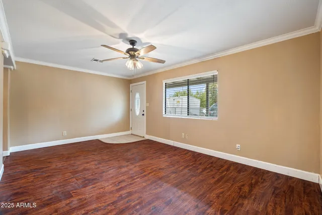 a picture of wall with a white wall