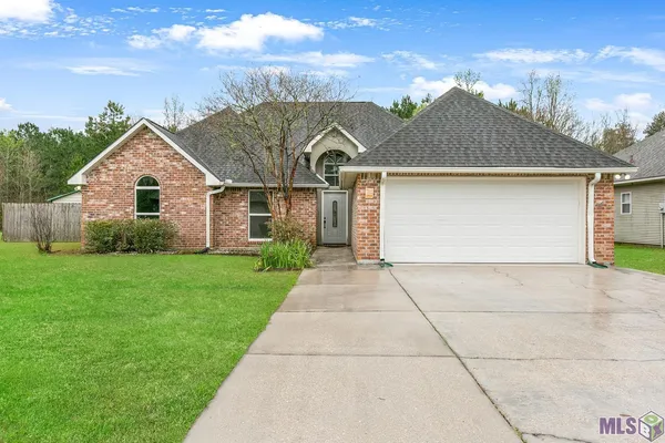 $245,000 | 23550 South Point Drive, Denham Springs, LA 70726