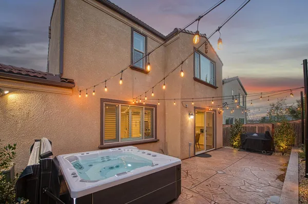 a view of backyard with tub