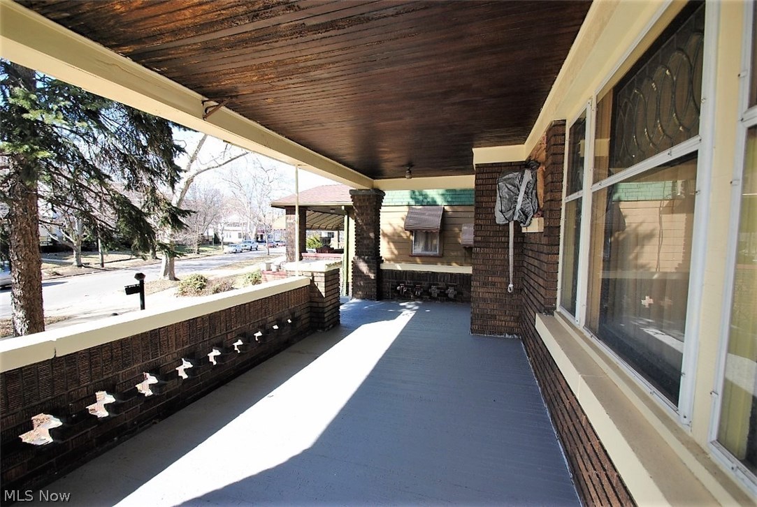 879 Herrick Road Cleveland, OH 44108 - Photo 5 of 29 Gallery Image 5