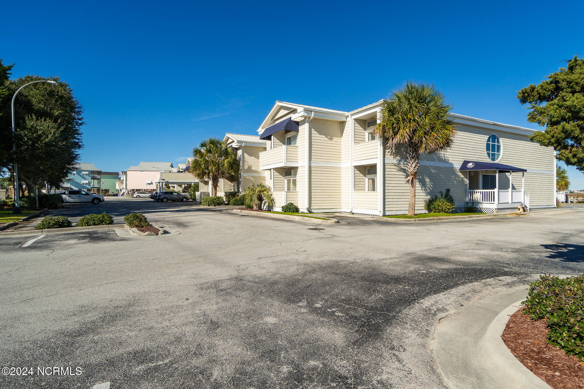 602 West Fort Macon Road, Unit 139 Atlantic Beach, NC 28512 - Photo 17 of 29 palm-suites-23