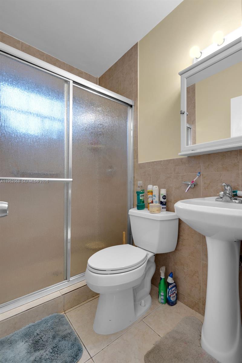 4332 Southwest 98th Avenue Miami, FL 33165 - Photo 18 of 35