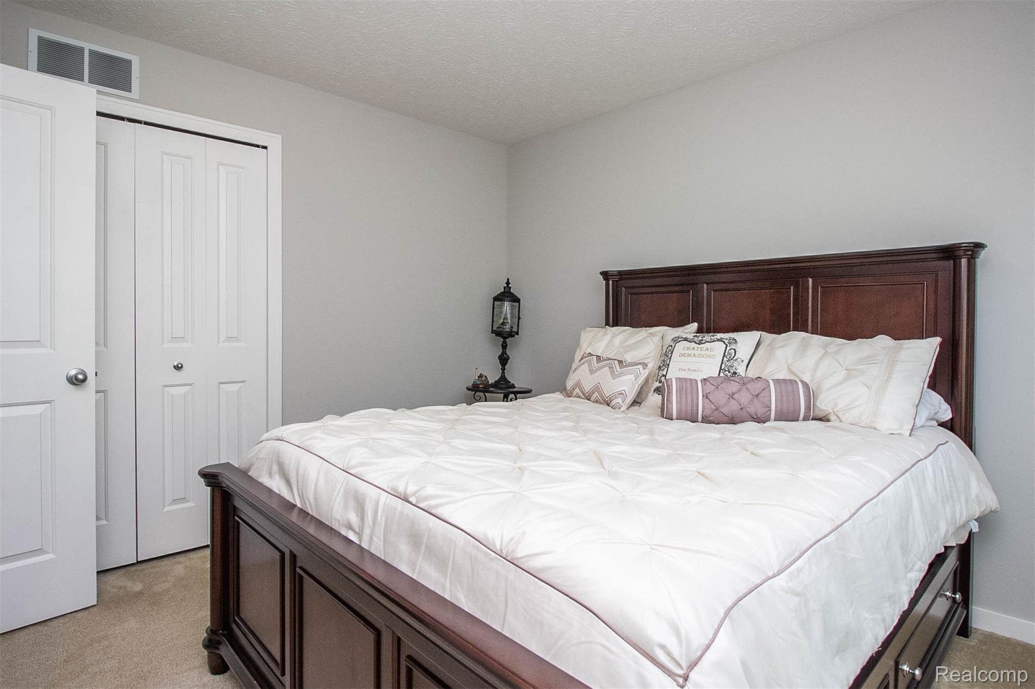 917 Spirea Howell, MI 48843 - Photo 18 of 40 18.jpg