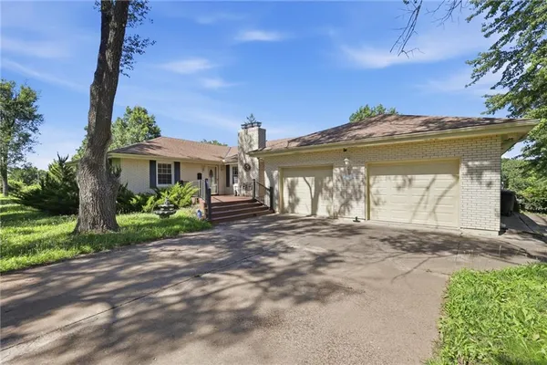 $799,000 | 29585 Somerset Road, Paola, KS 66071