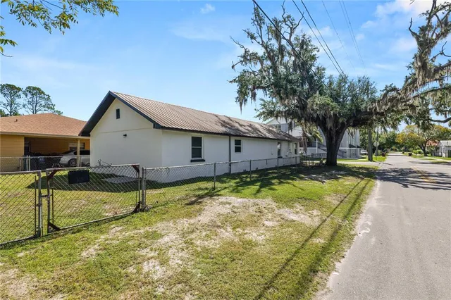 a view of house with yard