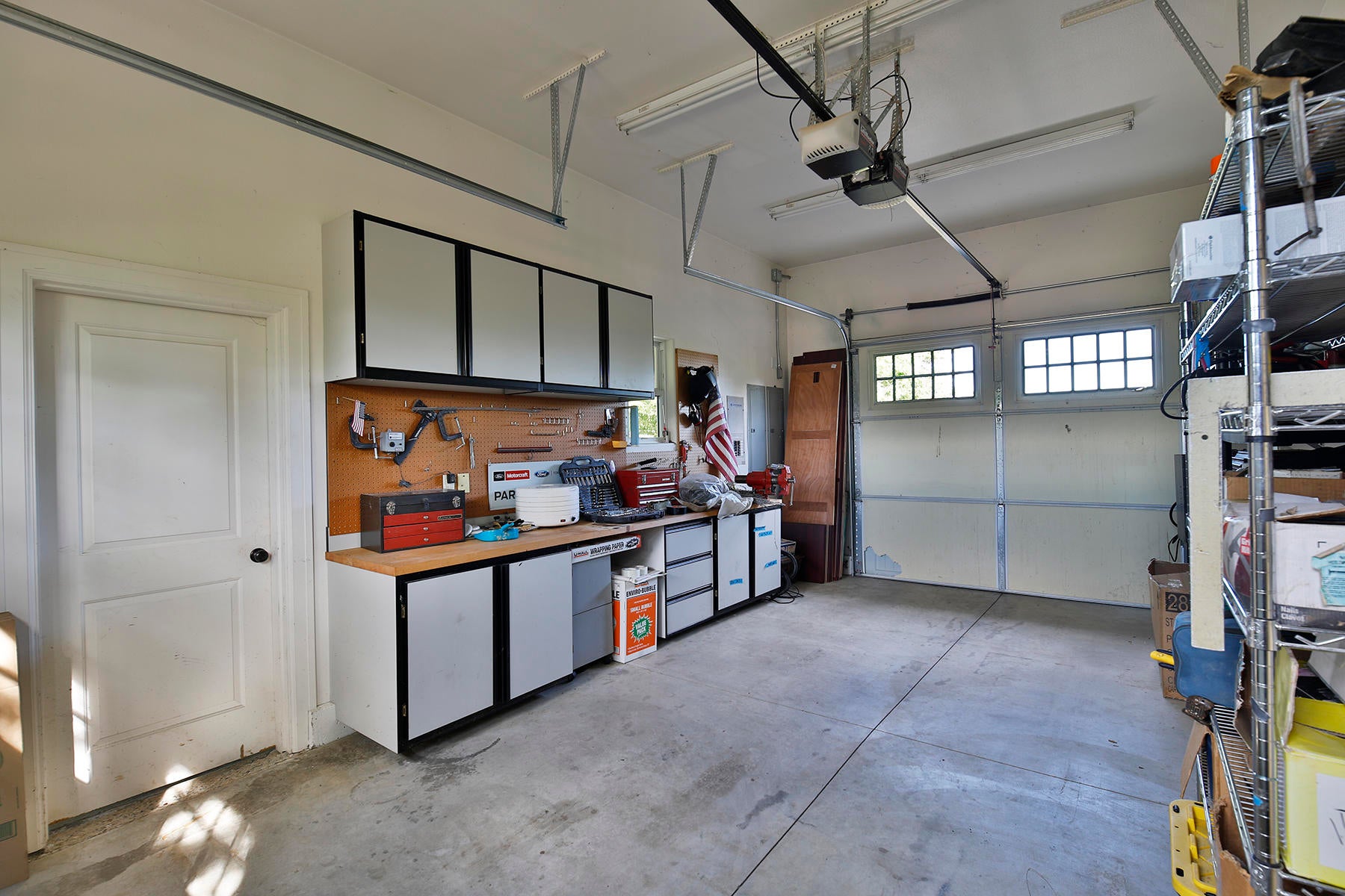1524 Dry Creek Road Eagle Point, OR 97524 - Photo 15 of 50 Drive through garage