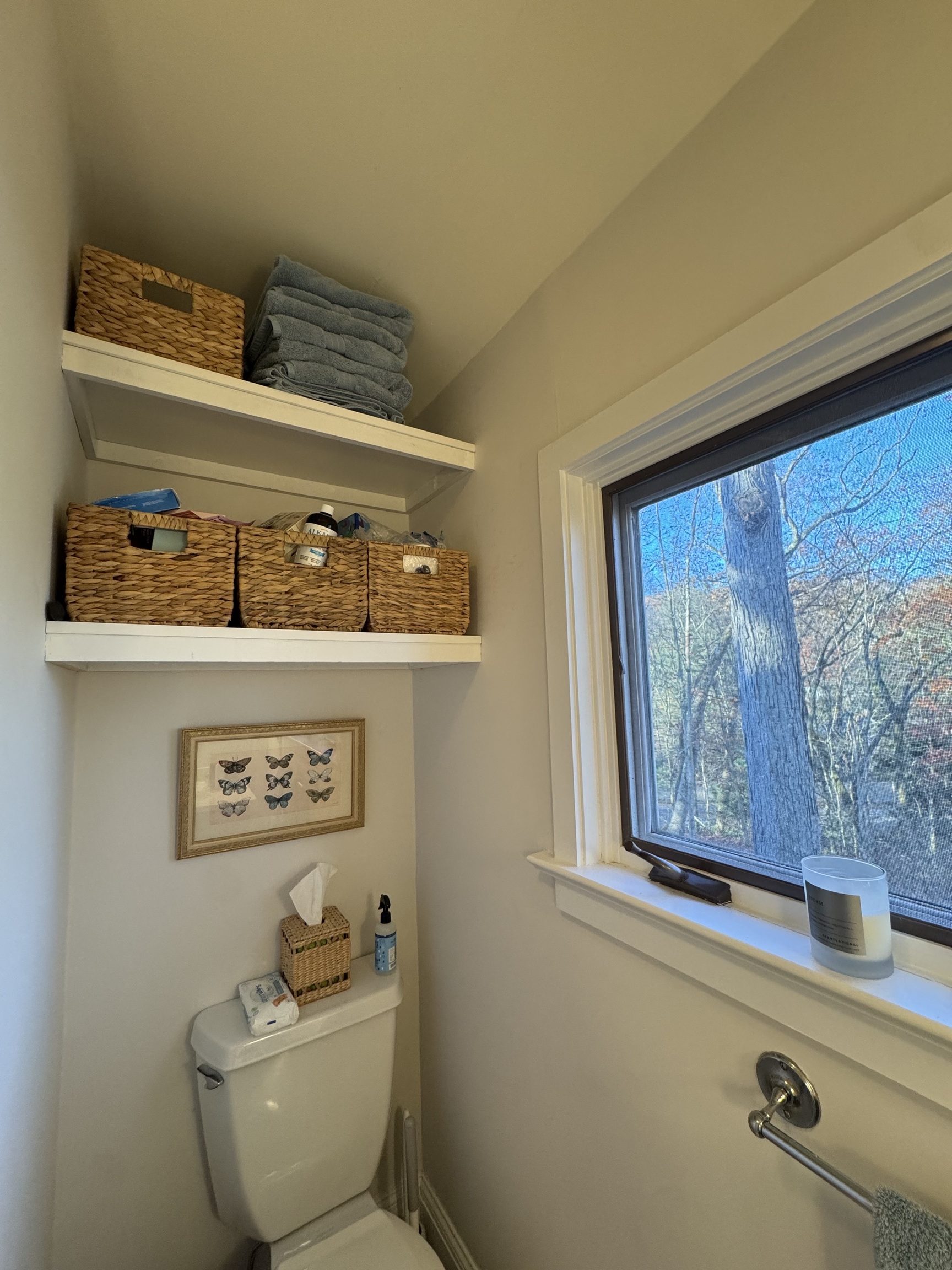 22 Horseshoe Road Wilton, CT 06897 - Photo 19 of 24 a bathroom with a toilet and a sink