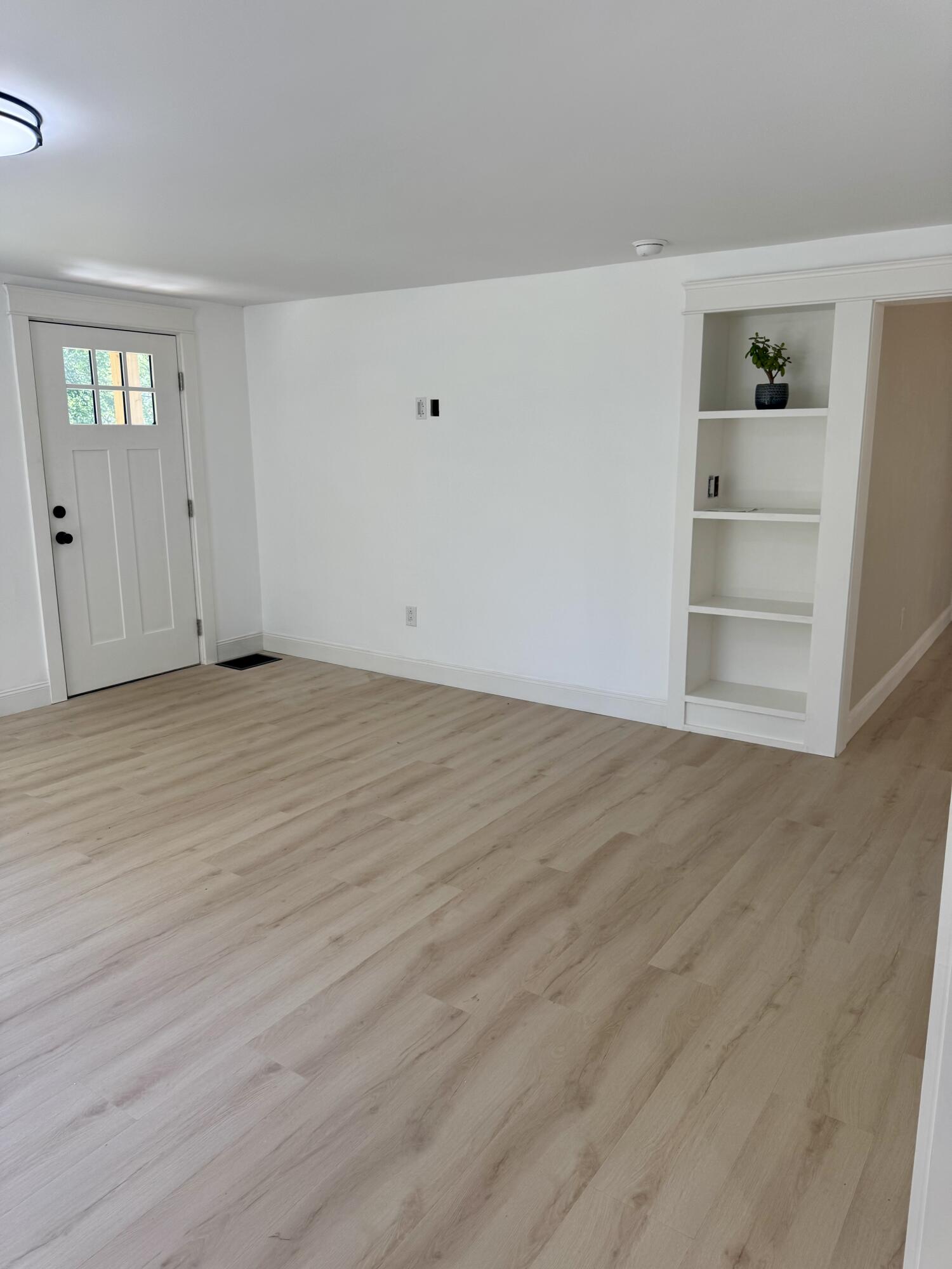 549 Hudson Road Glenburn, ME 04401 - Photo 17 of 40 livingroom/front door
