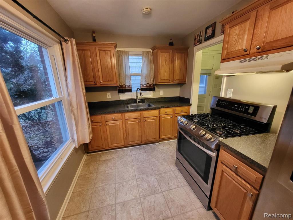 2239 Roslyn Road Harper Woods, MI 48236 - Photo 7 of 32