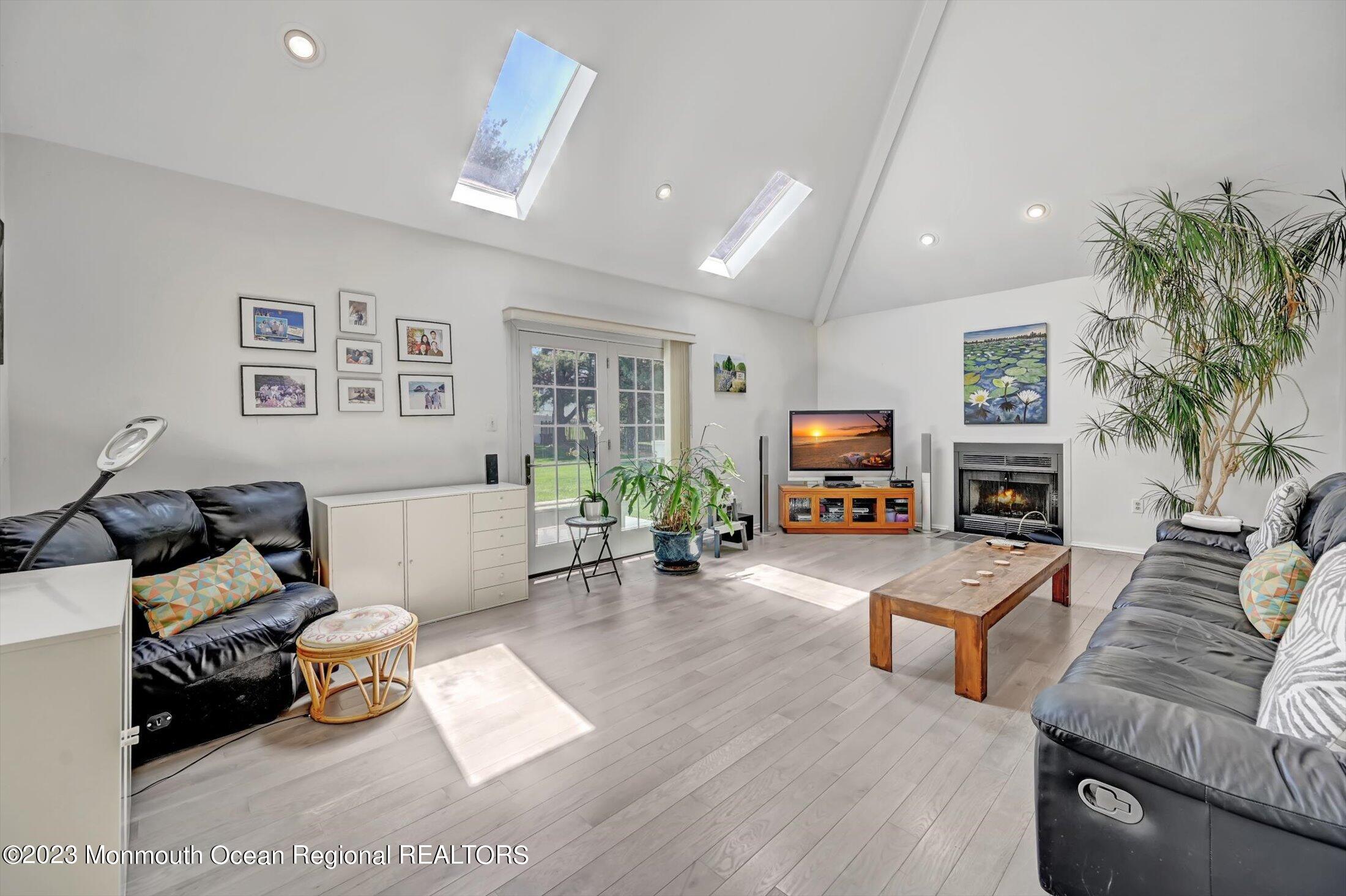 201 Nottingham Road Morganville, NJ 07751 - Photo 20 of 53 Very bright and spacious