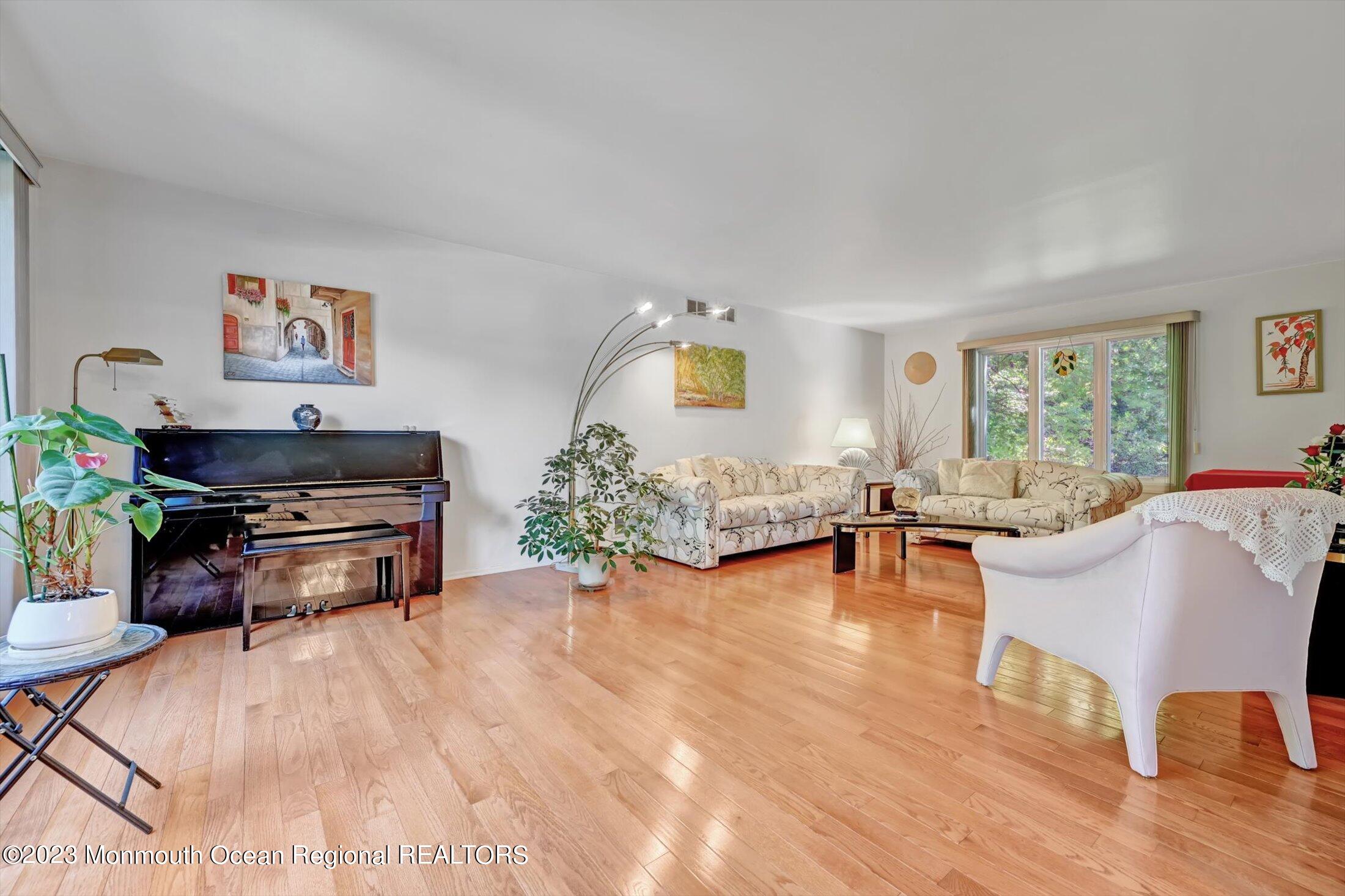 201 Nottingham Road Morganville, NJ 07751 - Photo 5 of 53 Living Room