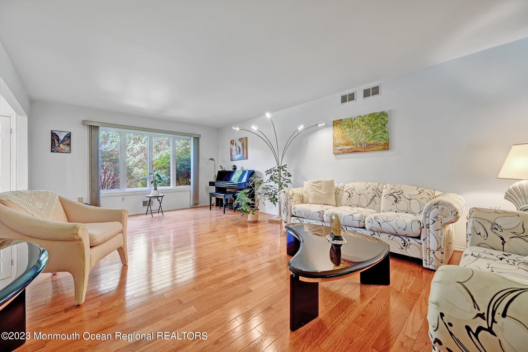 201 Nottingham Road Morganville, NJ 07751 - Photo 6 of 53 Hardwood Floors